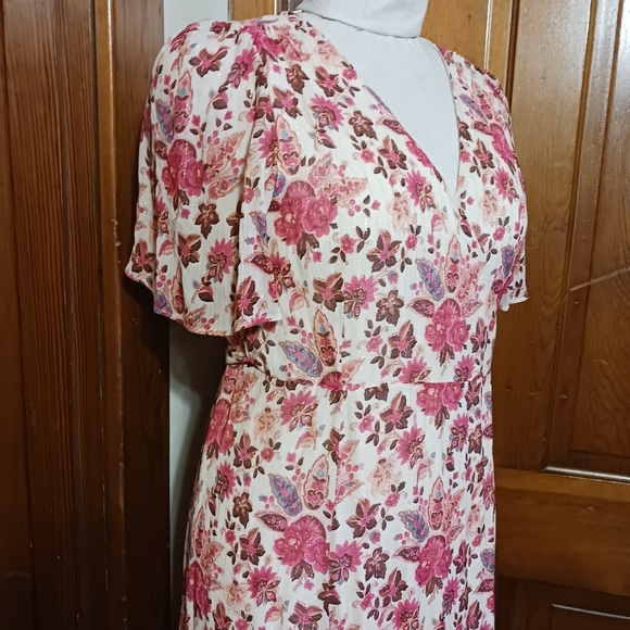 Sezane Robe Sara Wrap Dress in Doha Rose Print - Picture 9 of 9